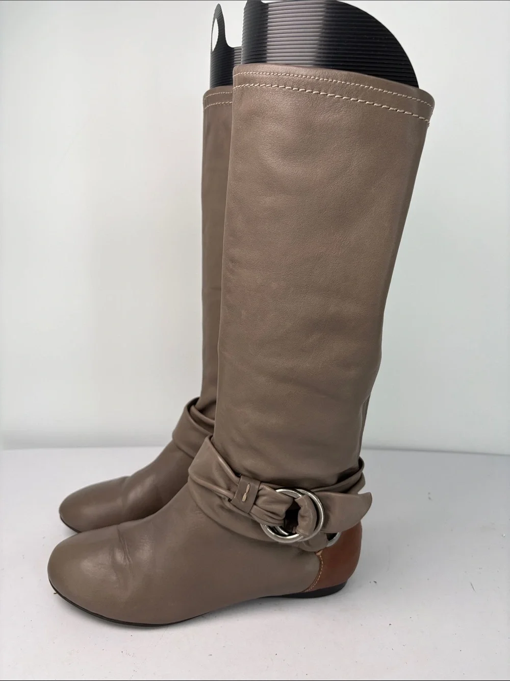 🥯 b. makowskytall Leather Boots in Taupe and Brown